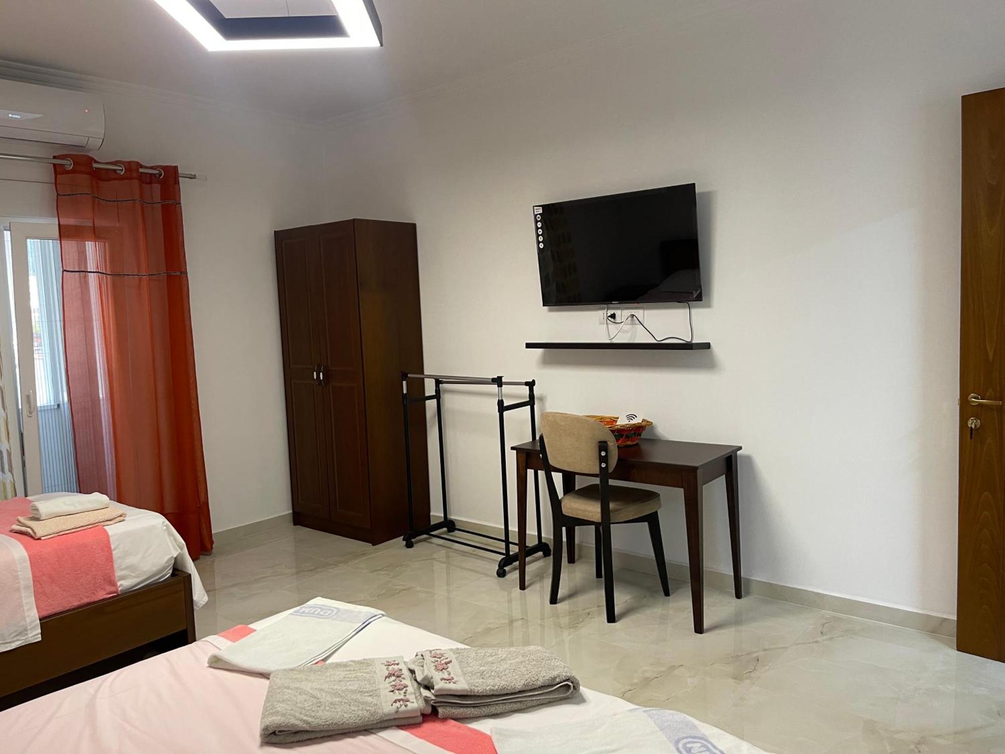 Hotel Vila C Plus Plus Berat Extérieur photo