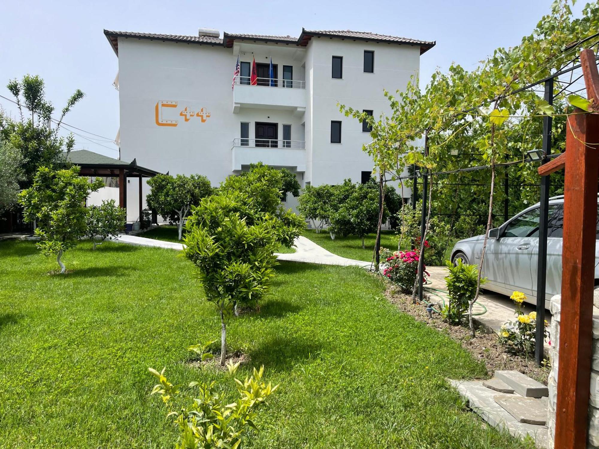 Hotel Vila C Plus Plus Berat Extérieur photo