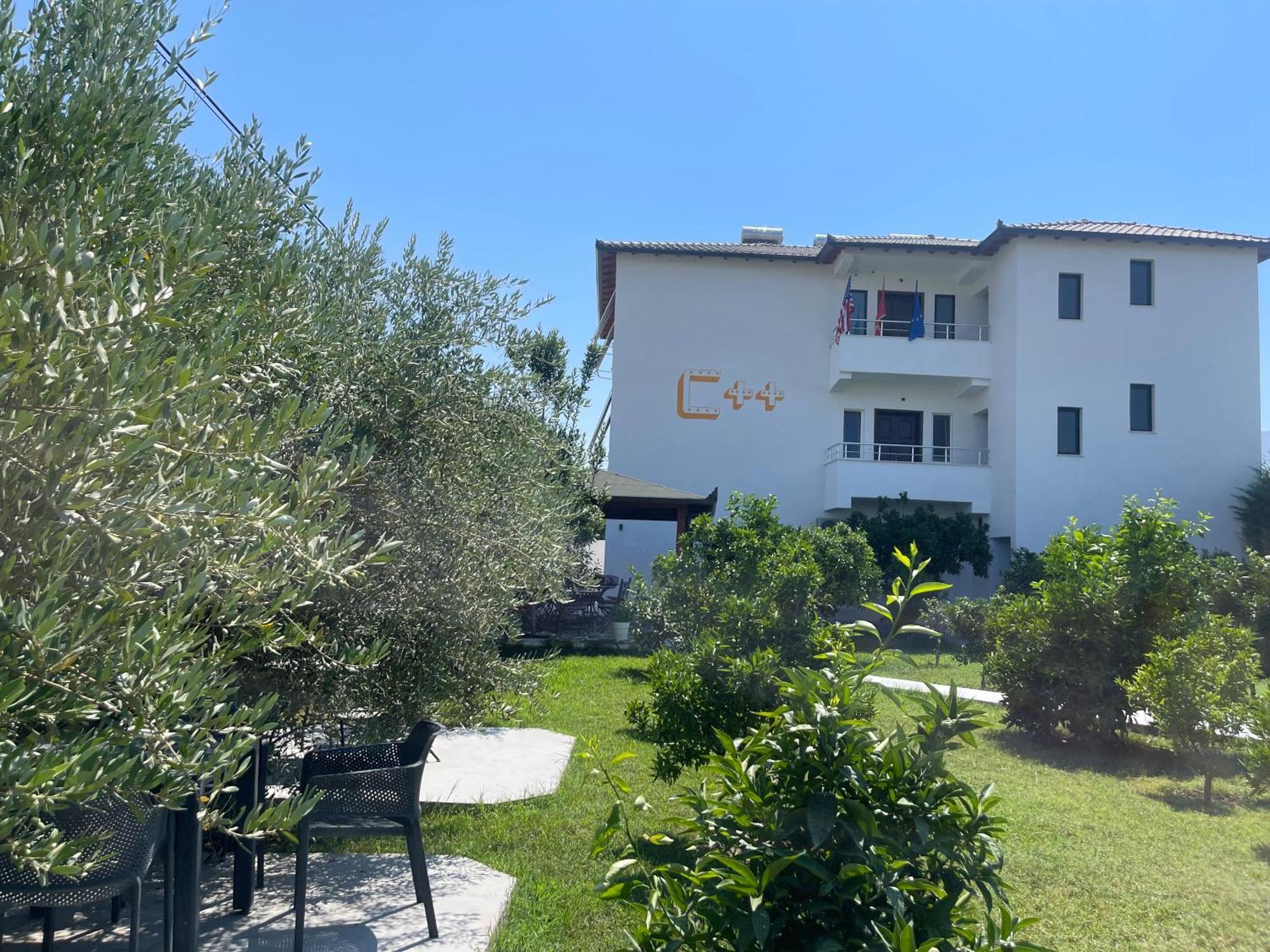 Hotel Vila C Plus Plus Berat Extérieur photo