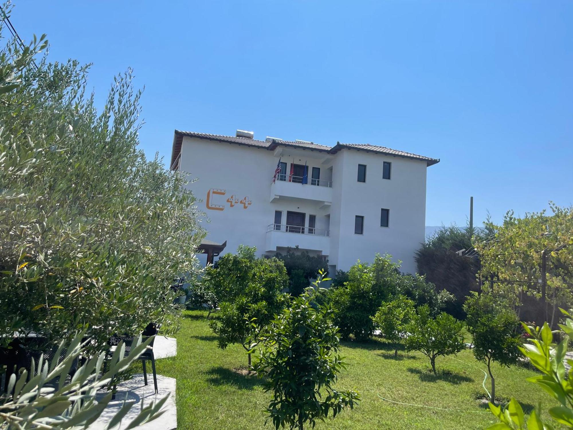 Hotel Vila C Plus Plus Berat Extérieur photo